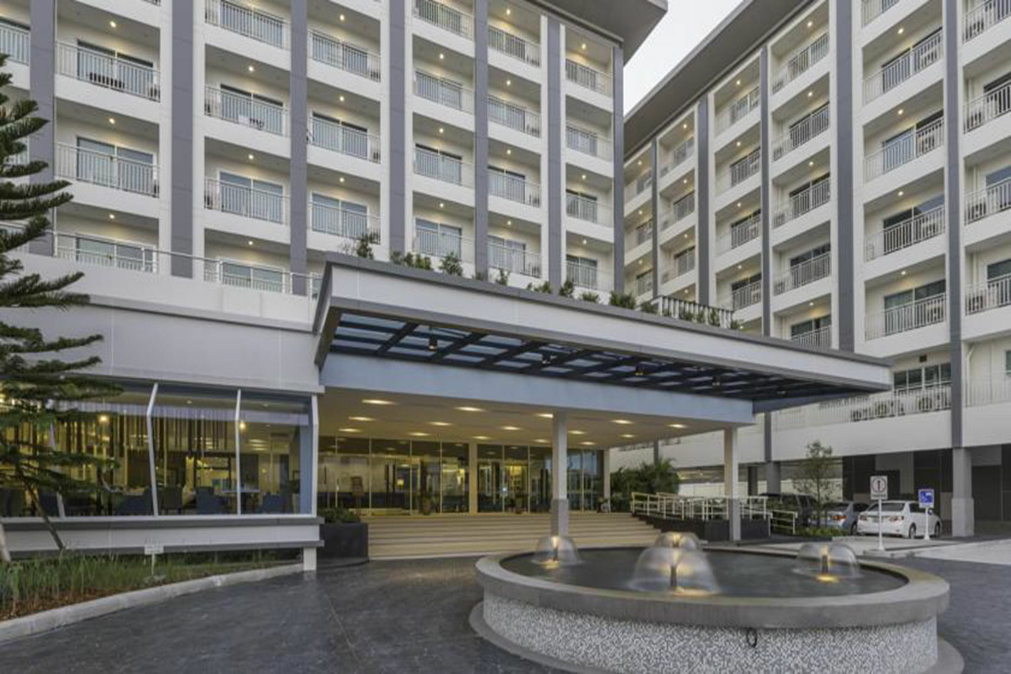 Kantary Hotel And Serviced Apartment, Amata, Bangpakong Ban Tamru Ngoại thất bức ảnh