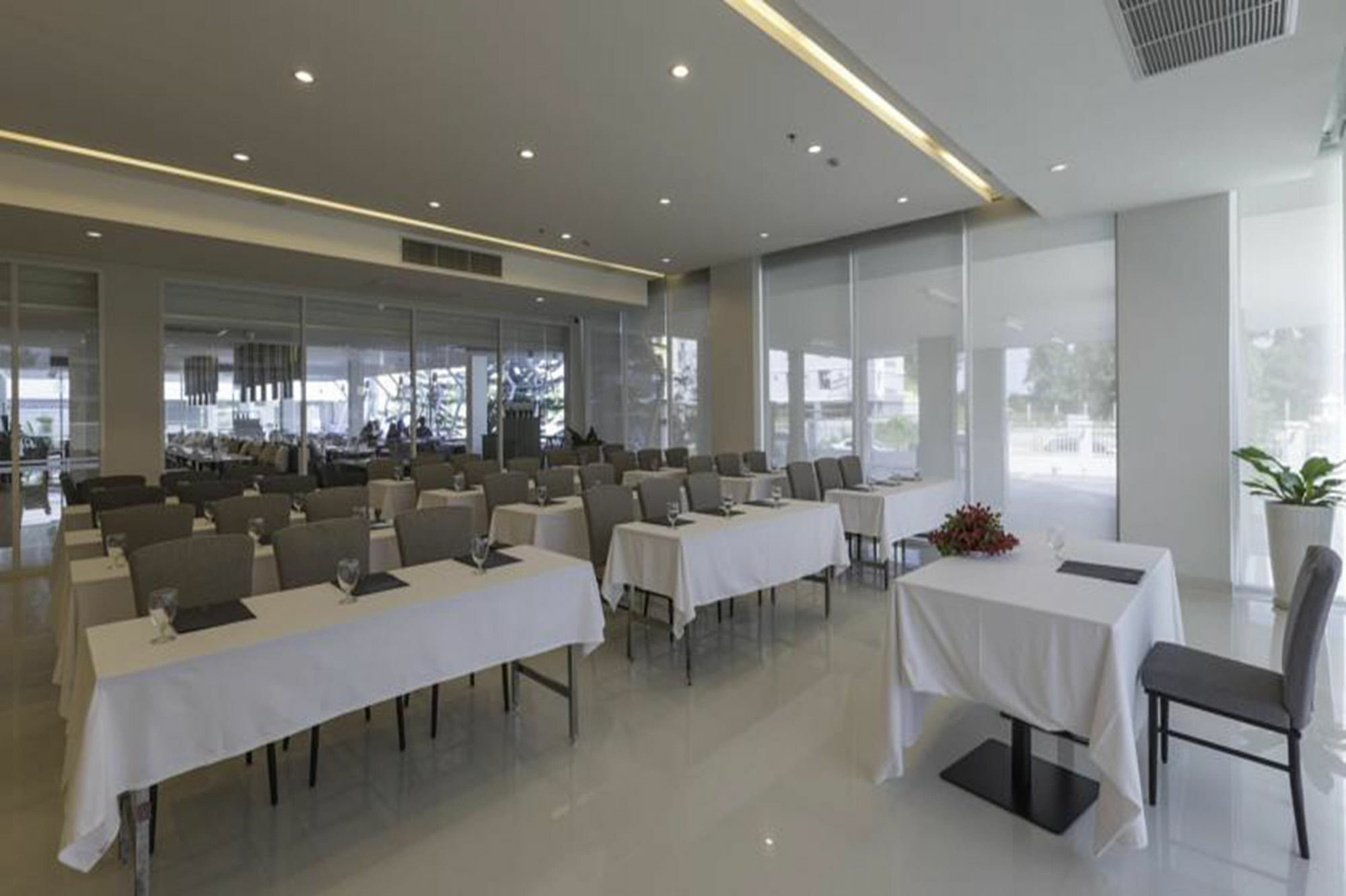 Kantary Hotel And Serviced Apartment, Amata, Bangpakong Ban Tamru Ngoại thất bức ảnh